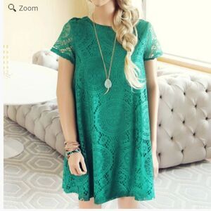 Dream Liu collection lace Overlay dress sz small NWT Green